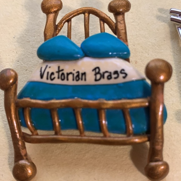 Two brooches* - Picture 3 of 4